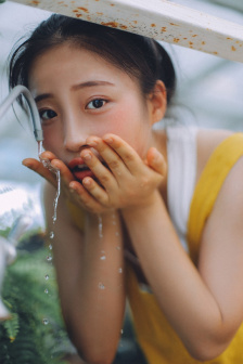 《肉体偿还》在线观看